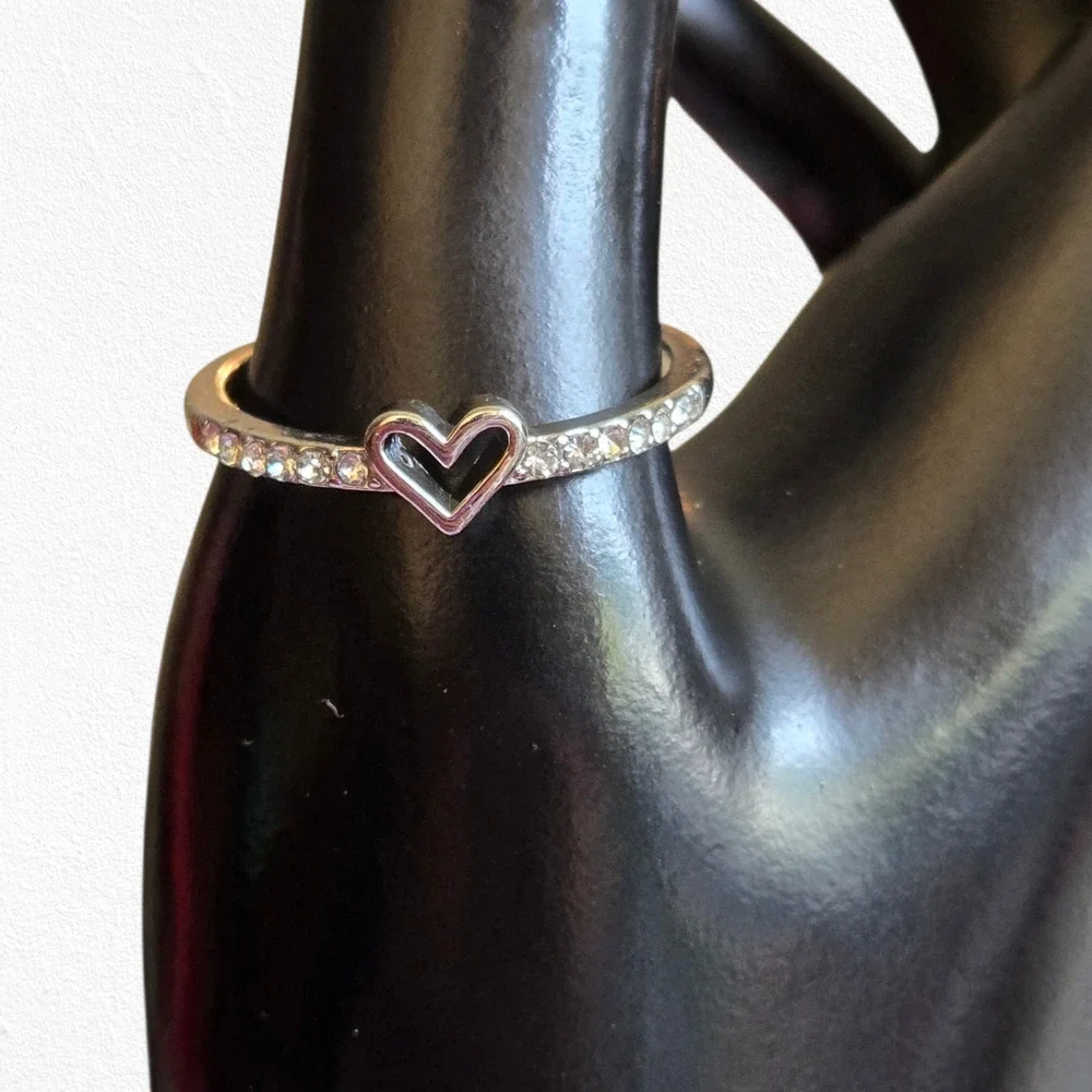 Silver Heart Coquette Zirconia Dainty Band Ring Size 9 New in Box Boutique
